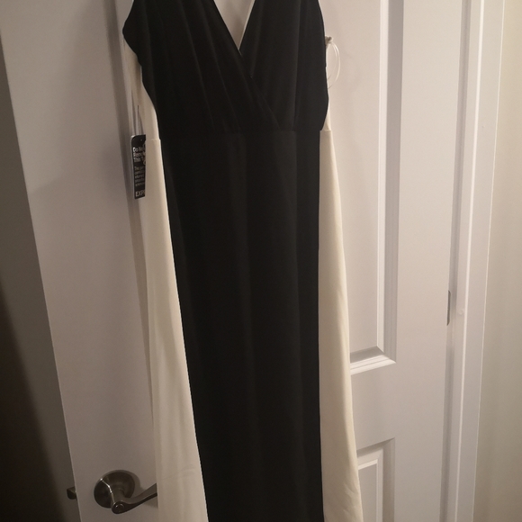 Long flowing black and white dress - Picture 1 of 3